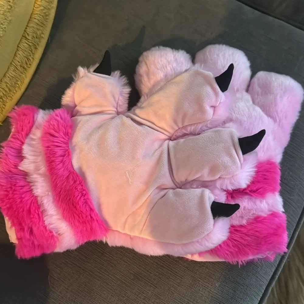 Disney RARE Cheshire Cat Alice in Wonderland gloves Collectible no damage